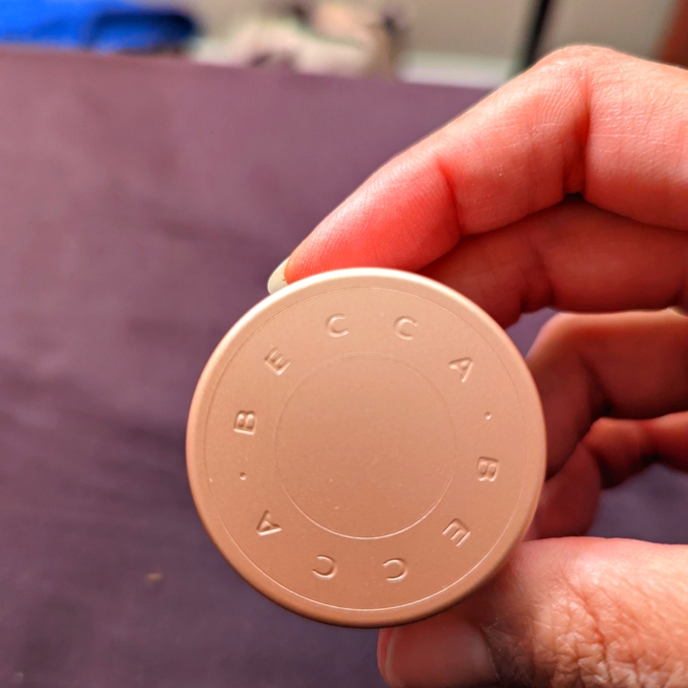 BNIB BECCA under eye brightening corrector